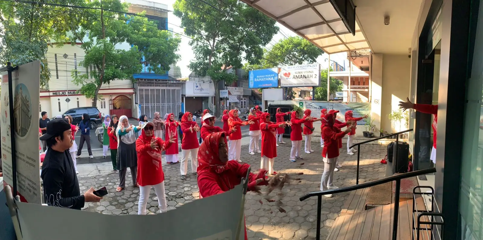 Senam sehat jantung sehat, Klinik Utama Amanah 2, olahraga jantung sehat, manfaat senam jantung, program senam kesehatan.